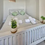 Cozy 4-Bed Stays For Contractors & Families