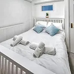 Cozy 4-Bed Stays For Contractors & Families