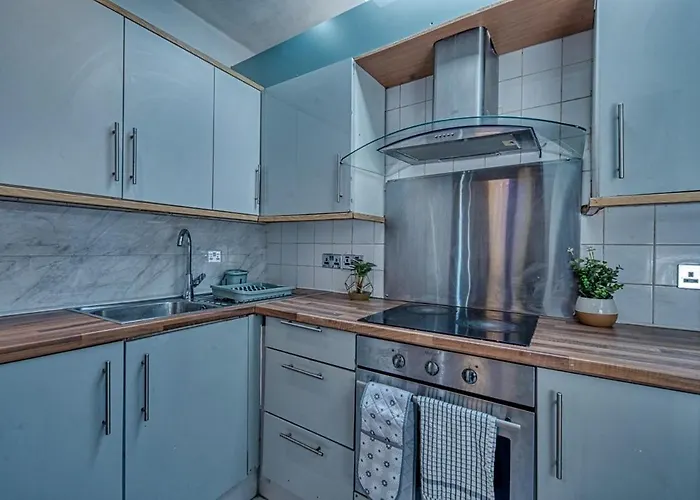 Cozy 4-Bed Stays For Contractors & Families