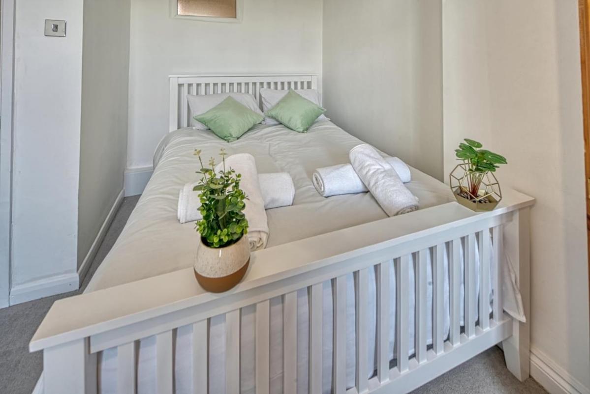Apartment Cozy 4-bed For Contractors & Families Birmingham