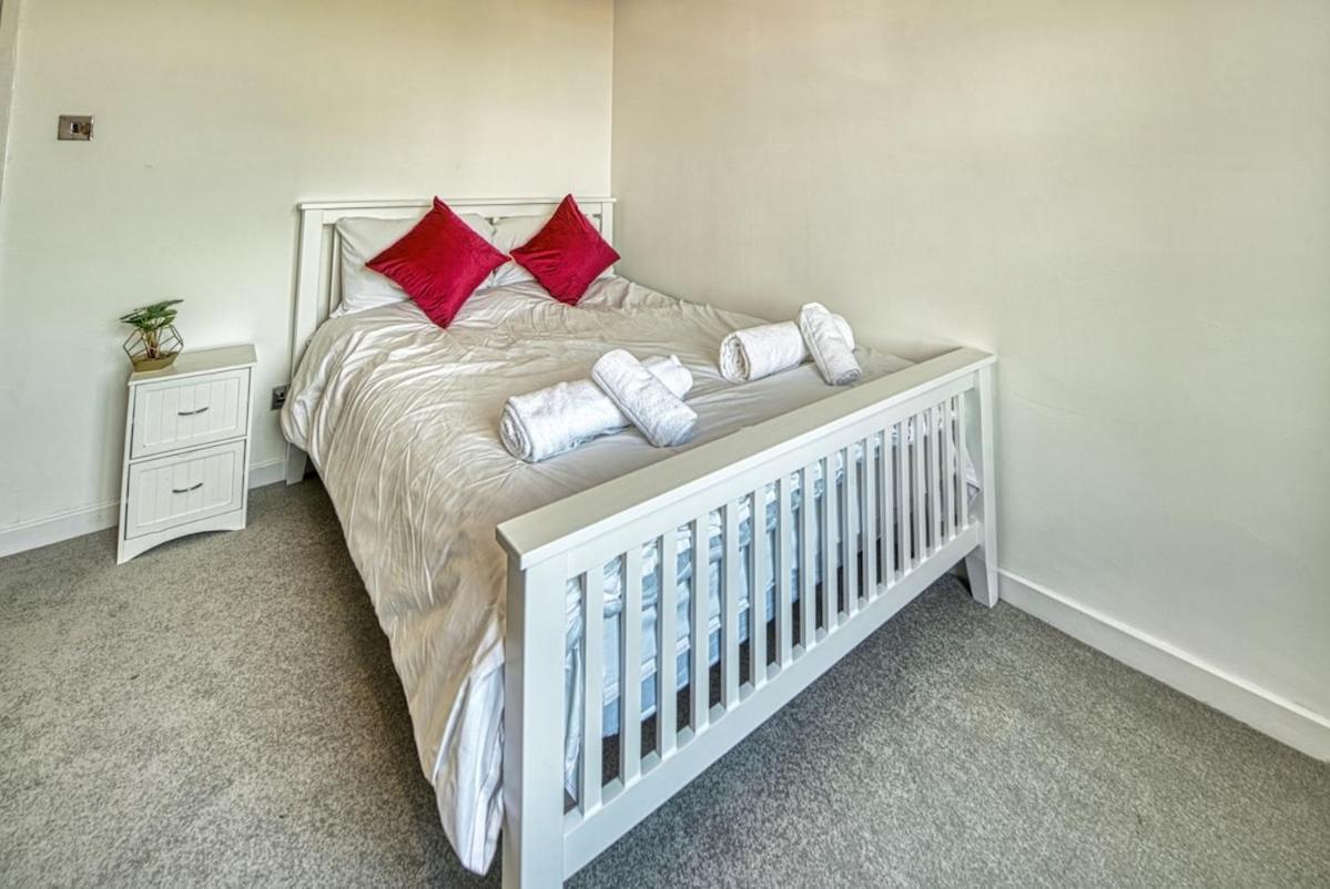 Cozy 4-bed For Contractors & Families Birmingham