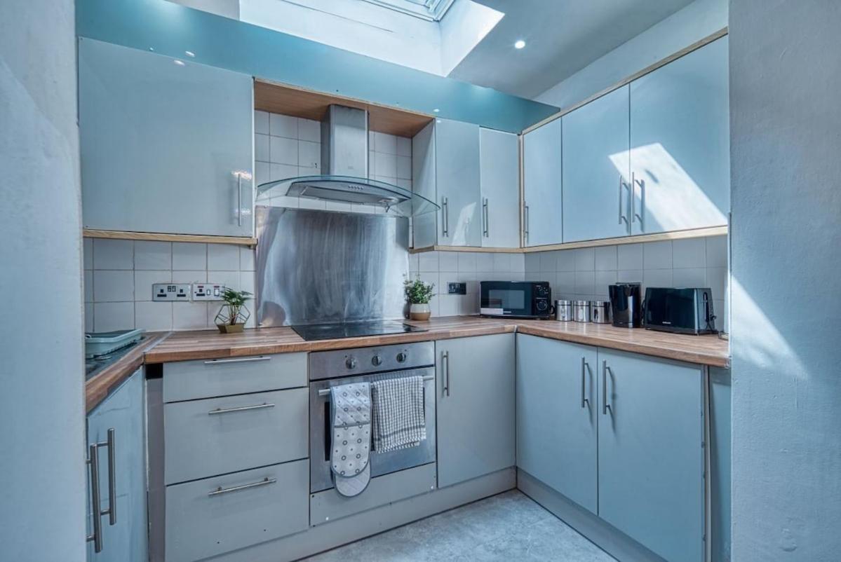 Apartment Cozy 4-bed For Contractors & Families *
