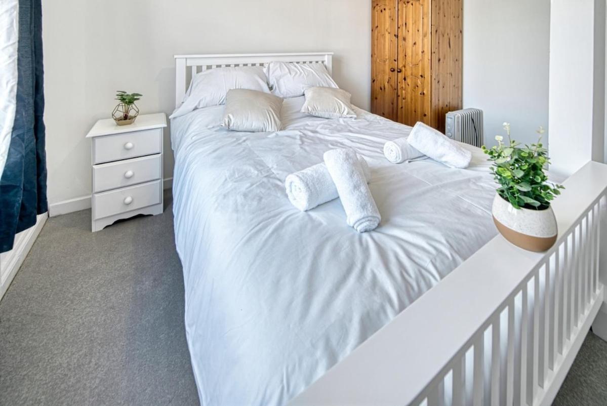 Cozy 4-bed For Contractors & Families Apartment Birmingham
