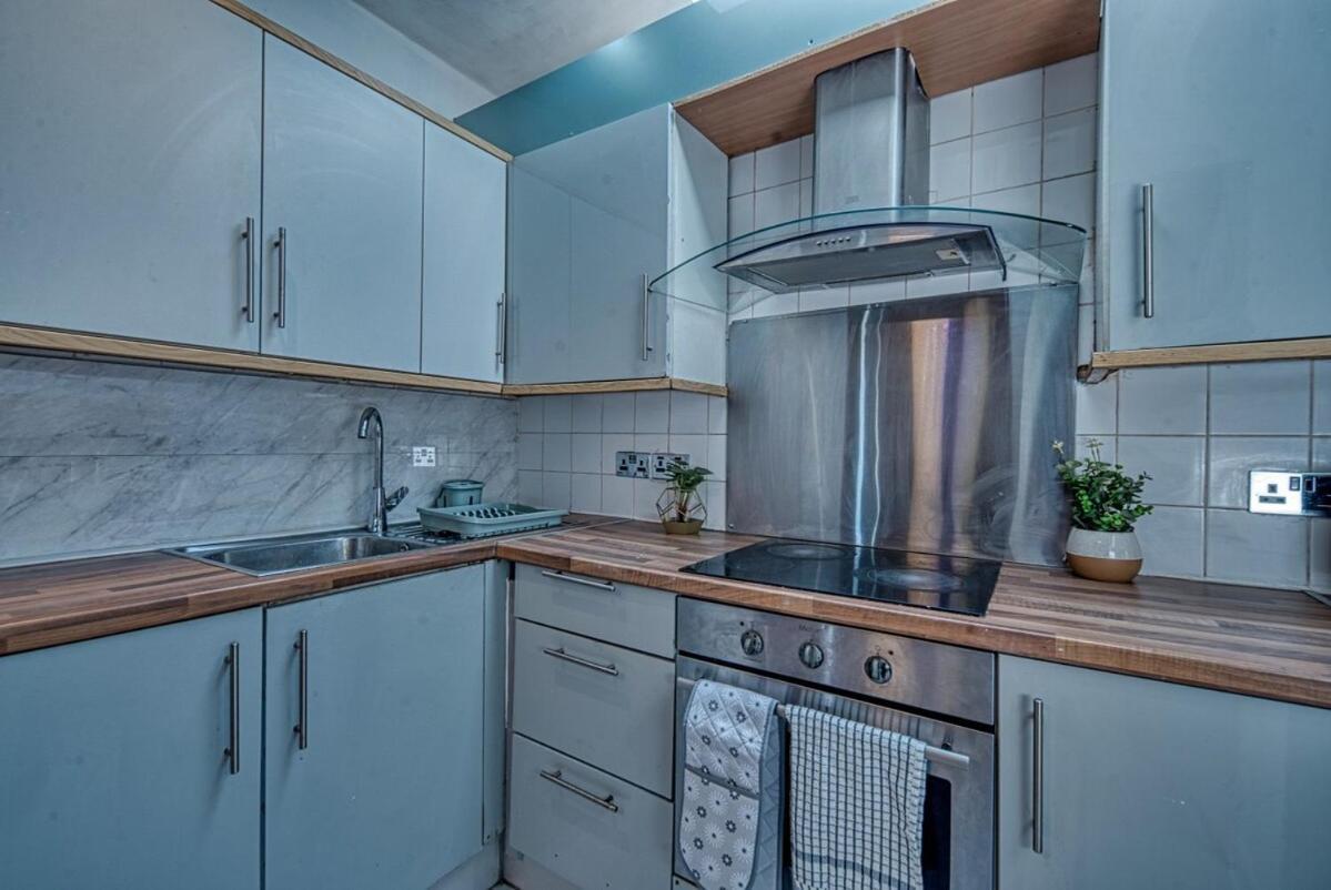 Apartment Cozy 4-bed For Contractors & Families Birmingham