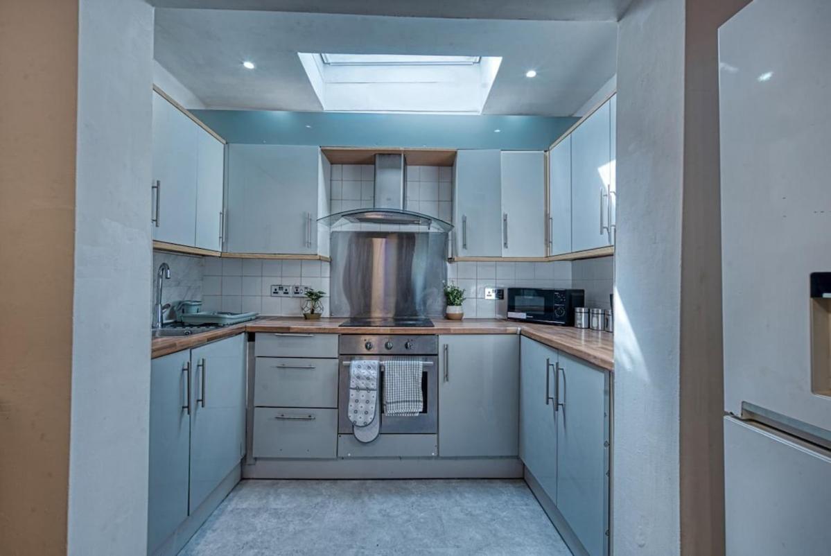 Cozy 4-bed For Contractors & Families *